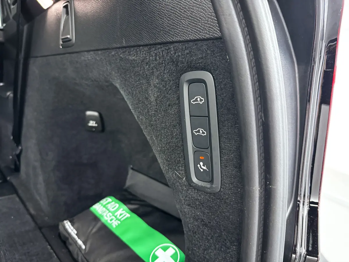 T8 Plug-in hybrid AWD Ultra Dark | Panoramadak | 360º camera | Luchtvering | Head- Up display | Bowers & Wilkins | Stoelventilatie | Trekhaak