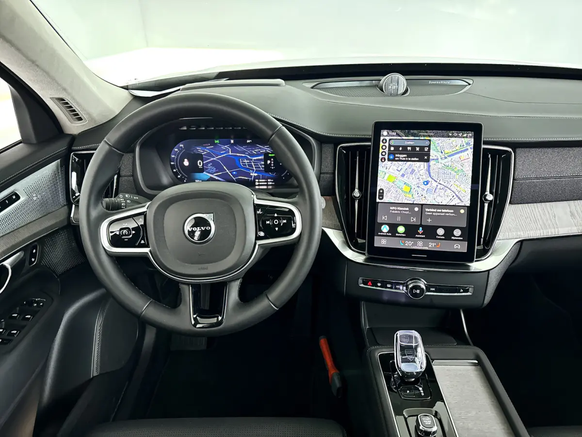 T8 Plug-in hybrid AWD Ultra Dark | Panoramadak | 360º camera | Luchtvering | Head- Up display | Bowers & Wilkins | Stoelventilatie | Trekhaak
