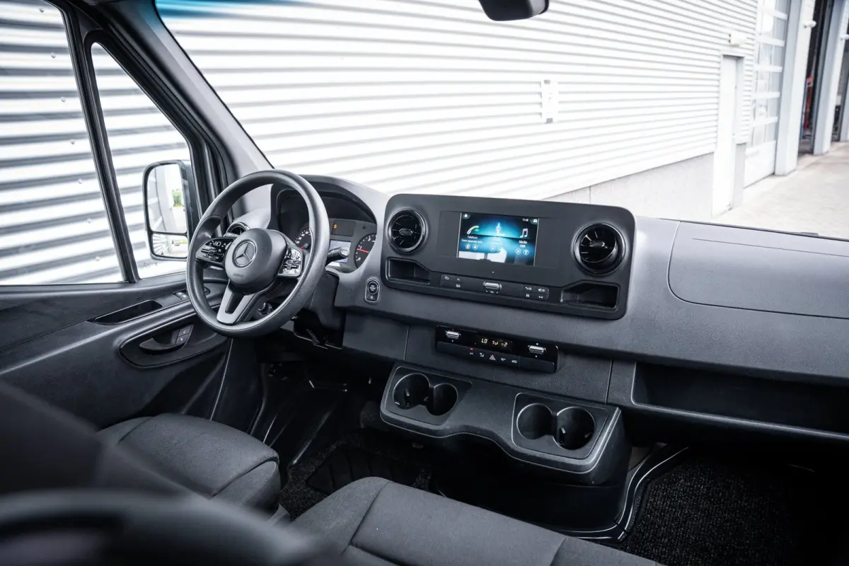 Dubbel Cabine TREKHAAK - AUTOMAAT - INRICHTING