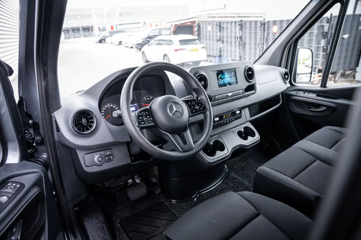 Dubbel Cabine TREKHAAK - AUTOMAAT - INRICHTING