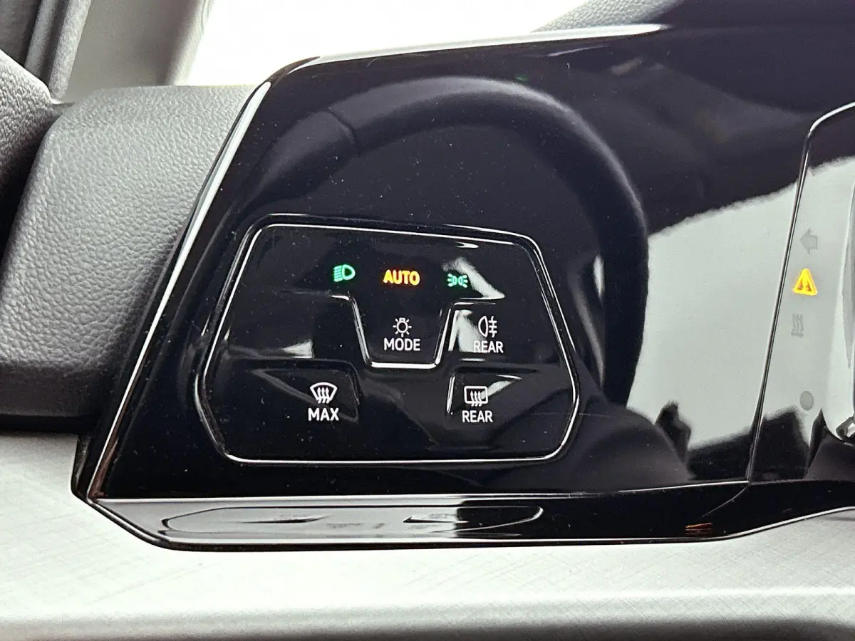1.5 eTSI Life Business 1 eerdere eigenaar | Trekhaak | Apple Carplay | Android Auto | Stoelverwarming | Cruise Control Adaptief | Dakrails | Parkeersensor Voor en Achter | Sfeerverlichting