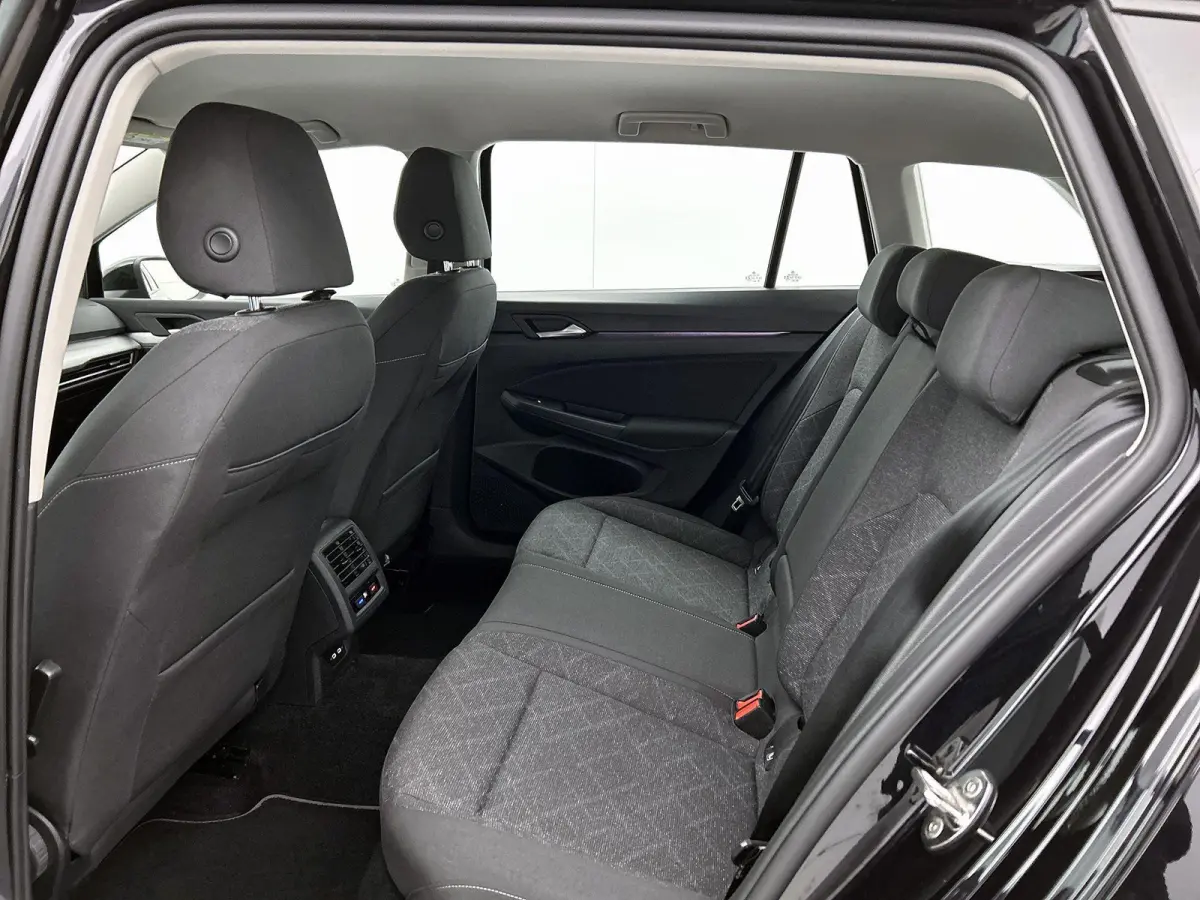 1.5 eTSI Life Business 1 eerdere eigenaar | Trekhaak | Apple Carplay | Android Auto | Stoelverwarming | Cruise Control Adaptief | Dakrails | Parkeersensor Voor en Achter | Sfeerverlichting
