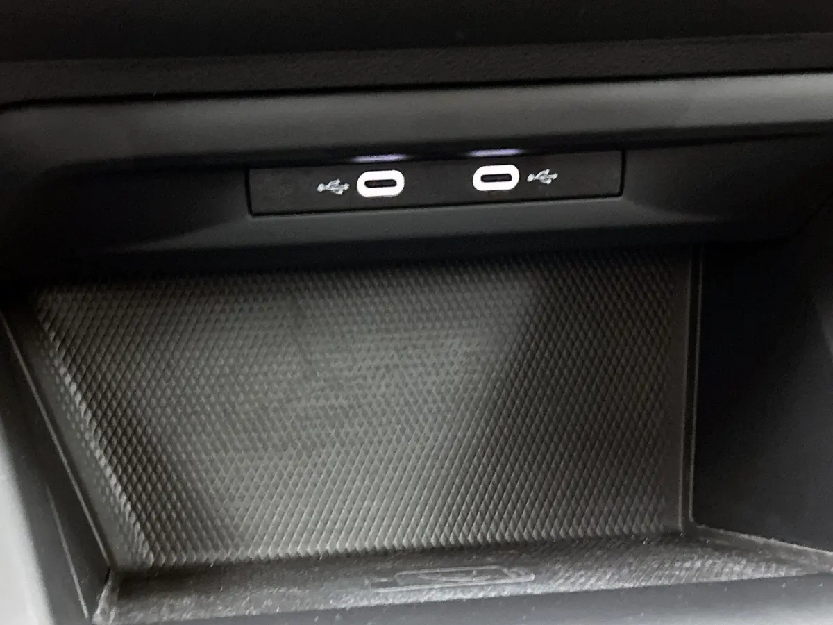 1.5 eTSI Life Business 1 eerdere eigenaar | Trekhaak | Apple Carplay | Android Auto | Stoelverwarming | Cruise Control Adaptief | Dakrails | Parkeersensor Voor en Achter | Sfeerverlichting