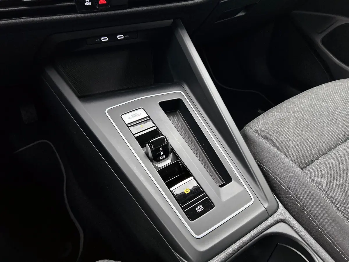 1.5 eTSI Life Business 1 eerdere eigenaar | Trekhaak | Apple Carplay | Android Auto | Stoelverwarming | Cruise Control Adaptief | Dakrails | Parkeersensor Voor en Achter | Sfeerverlichting