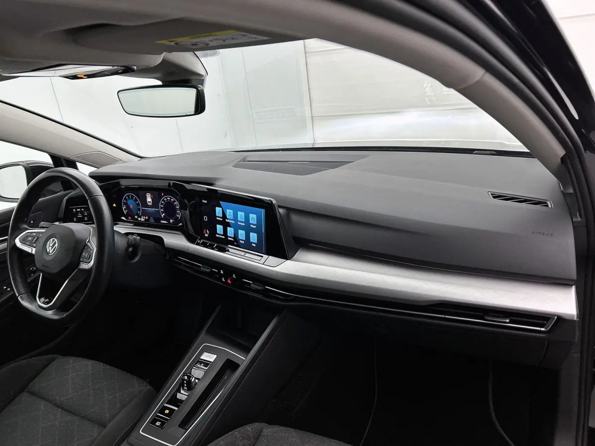 1.5 eTSI Life Business 1 eerdere eigenaar | Trekhaak | Apple Carplay | Android Auto | Stoelverwarming | Cruise Control Adaptief | Dakrails | Parkeersensor Voor en Achter | Sfeerverlichting