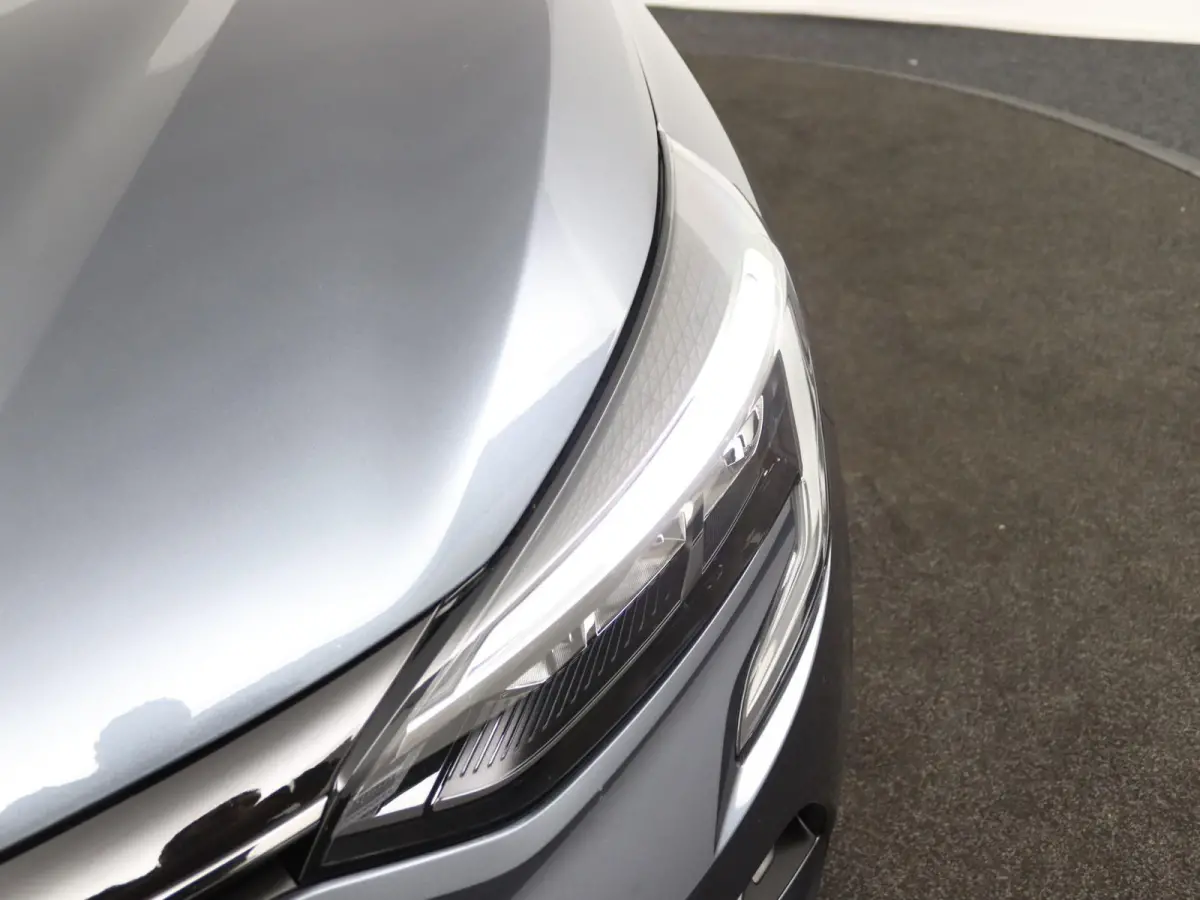 TCe 90 Zen | Navigatie | Parkeersensoren |