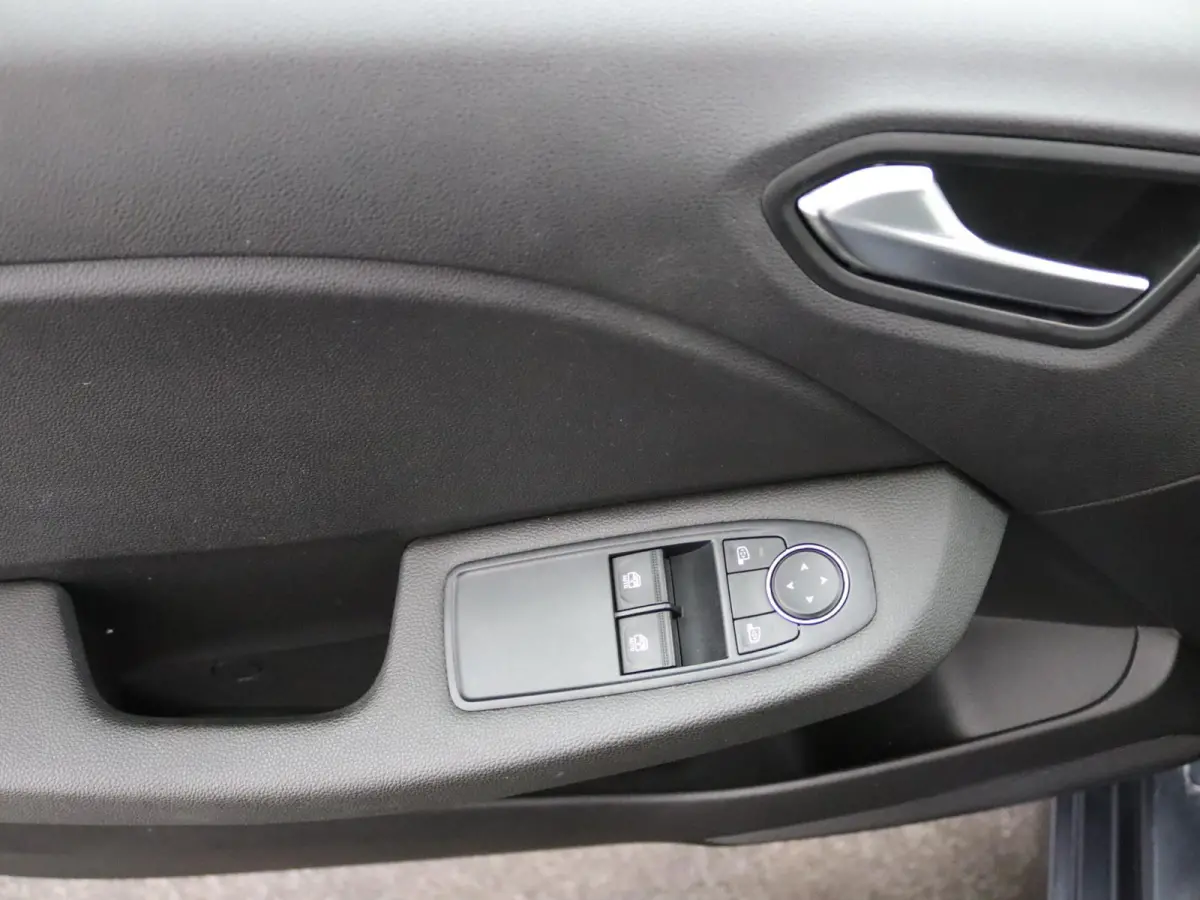 TCe 90 Zen | Navigatie | Parkeersensoren |