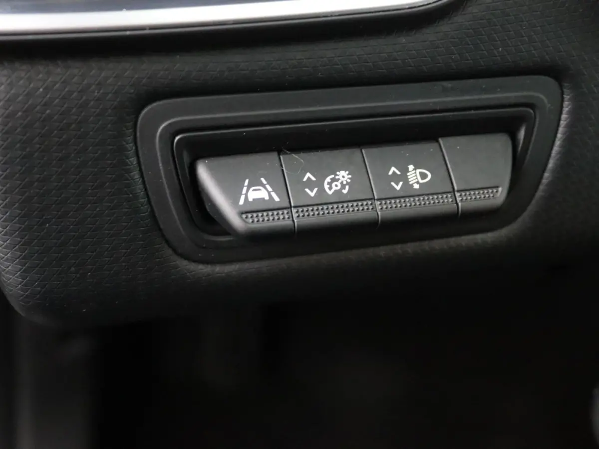 TCe 90 Zen | Navigatie | Parkeersensoren |