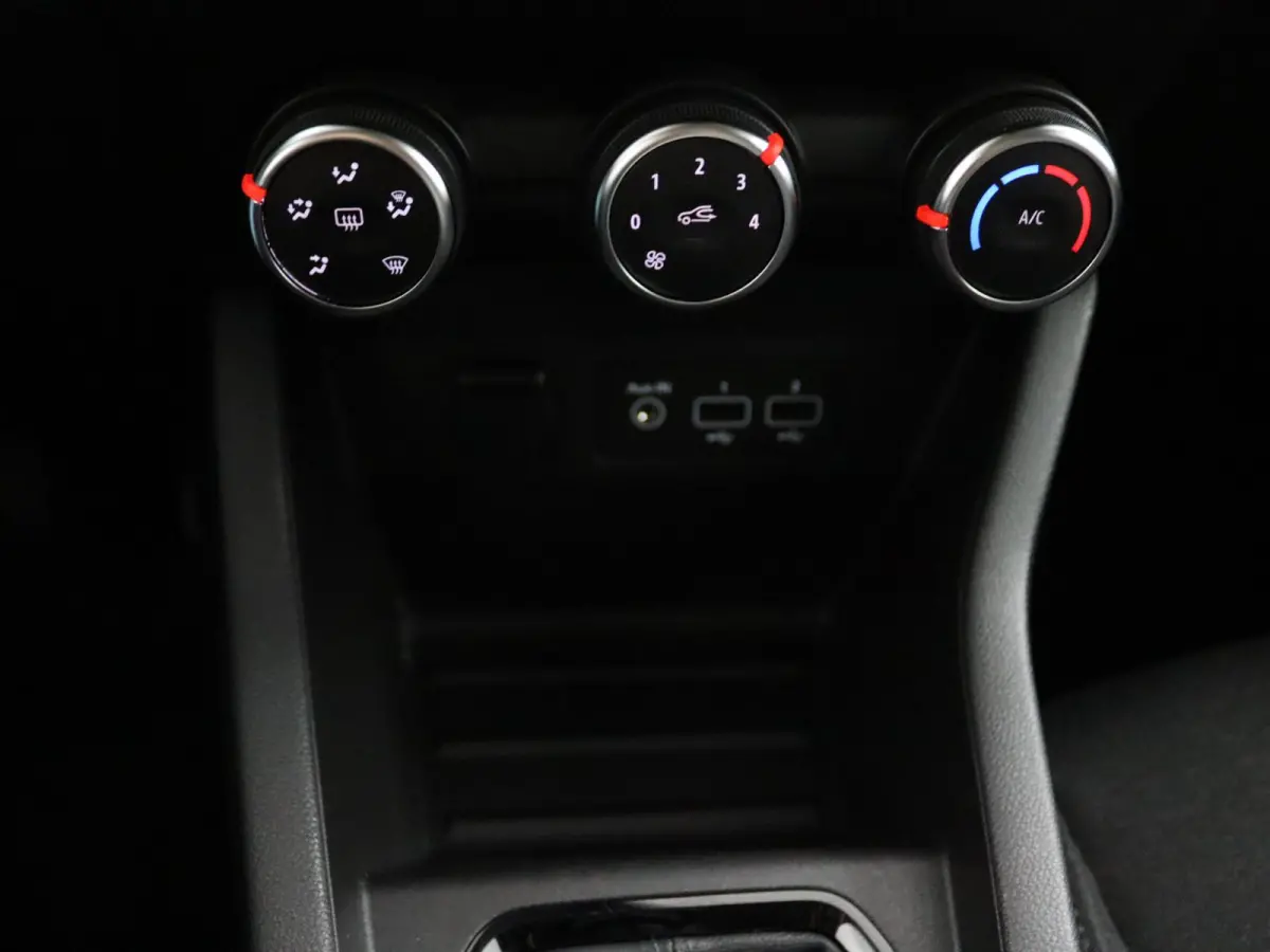 TCe 90 Zen | Navigatie | Parkeersensoren |