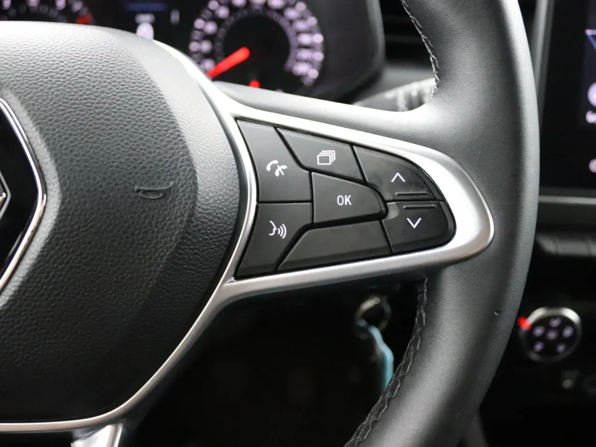 TCe 90 Zen | Navigatie | Parkeersensoren |