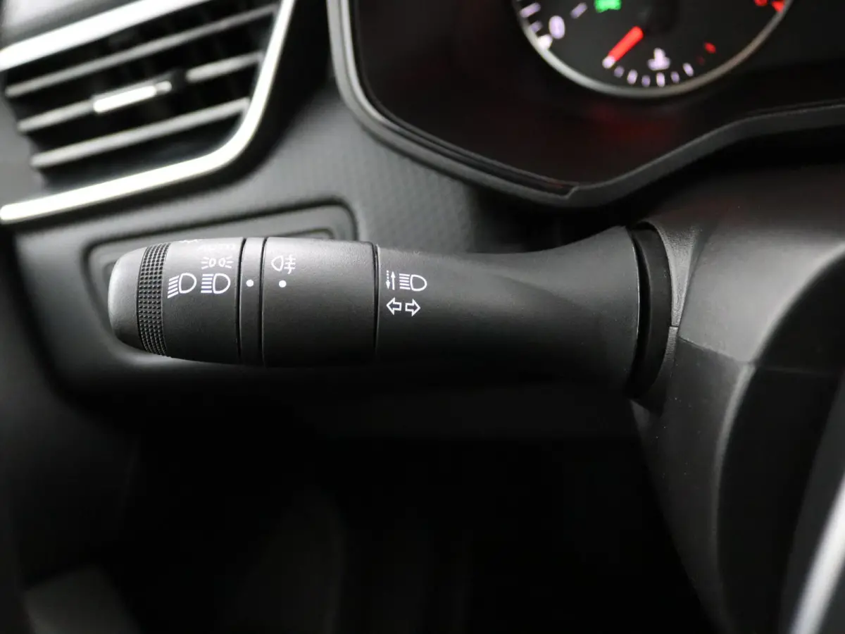 TCe 90 Zen | Navigatie | Parkeersensoren |
