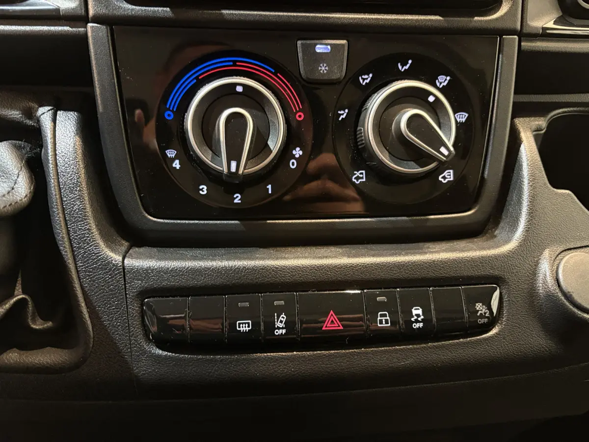 2.2 BlueHDi 140 PK L3H2 / Airco / Cruise Control / Camera / 3-Zits / 41.500 KM !!