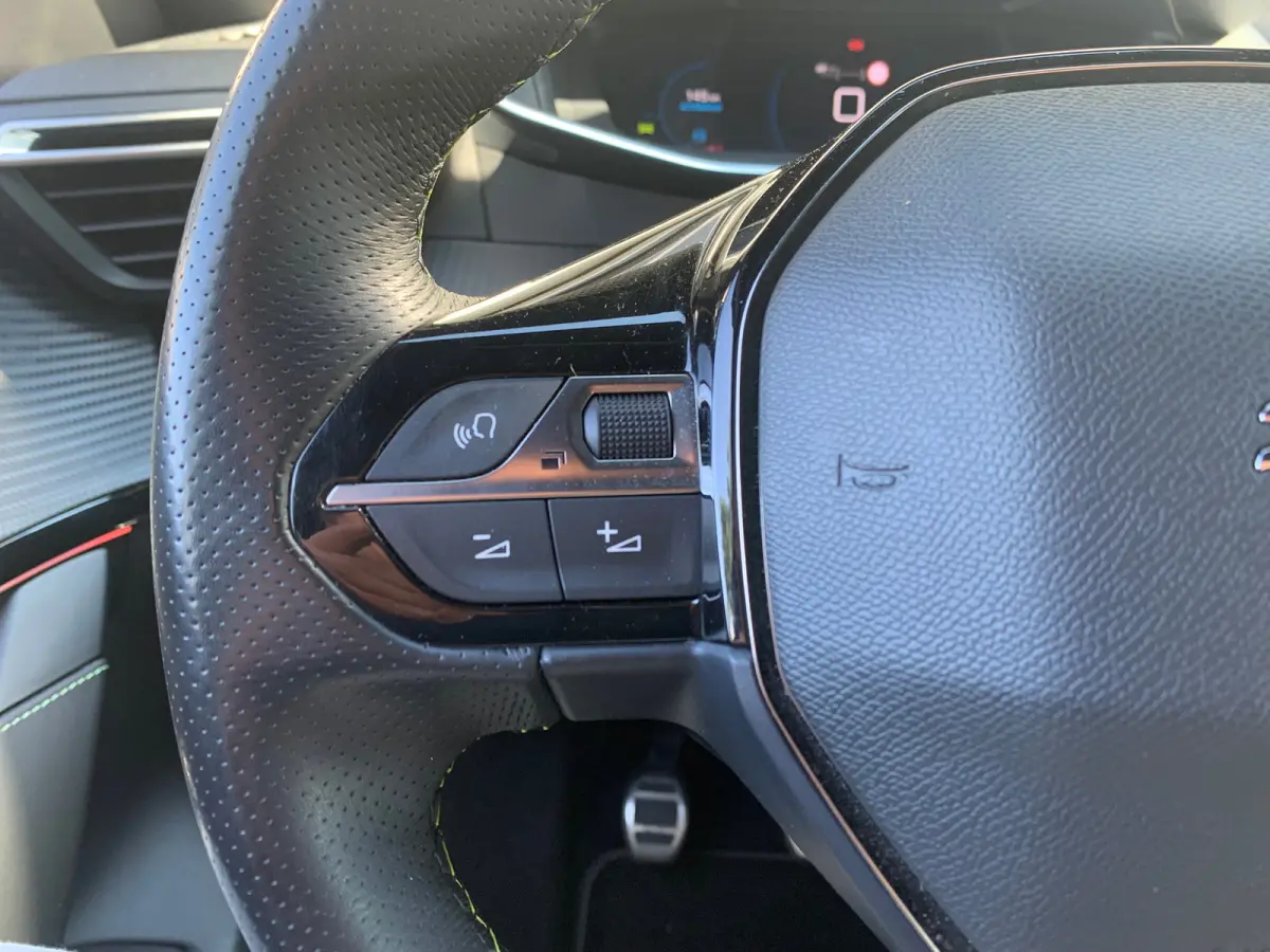 1.2 PureTech GT Pack Airco | Camera | Cruise Control | DAB | Keyless | LED | LMV 17" | Navi | PDC V&A |