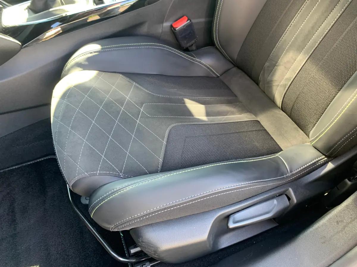 1.2 PureTech GT Pack Airco | Camera | Cruise Control | DAB | Keyless | LED | LMV 17" | Navi | PDC V&A |