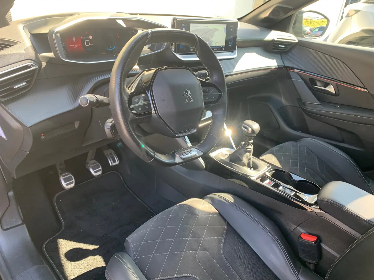 1.2 PureTech GT Pack Airco | Camera | Cruise Control | DAB | Keyless | LED | LMV 17" | Navi | PDC V&A |