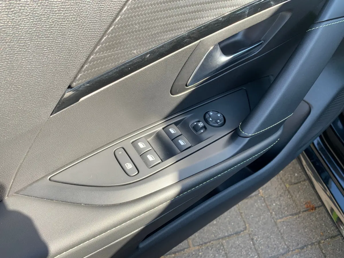 1.2 PureTech GT Pack Airco | Camera | Cruise Control | DAB | Keyless | LED | LMV 17" | Navi | PDC V&A |