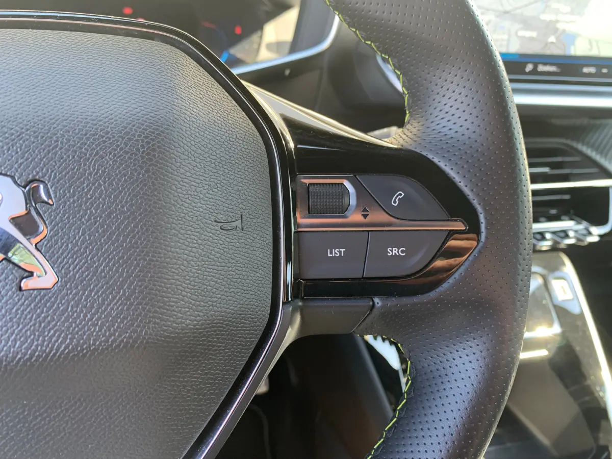 1.2 PureTech GT Pack Airco | Camera | Cruise Control | DAB | Keyless | LED | LMV 17" | Navi | PDC V&A |