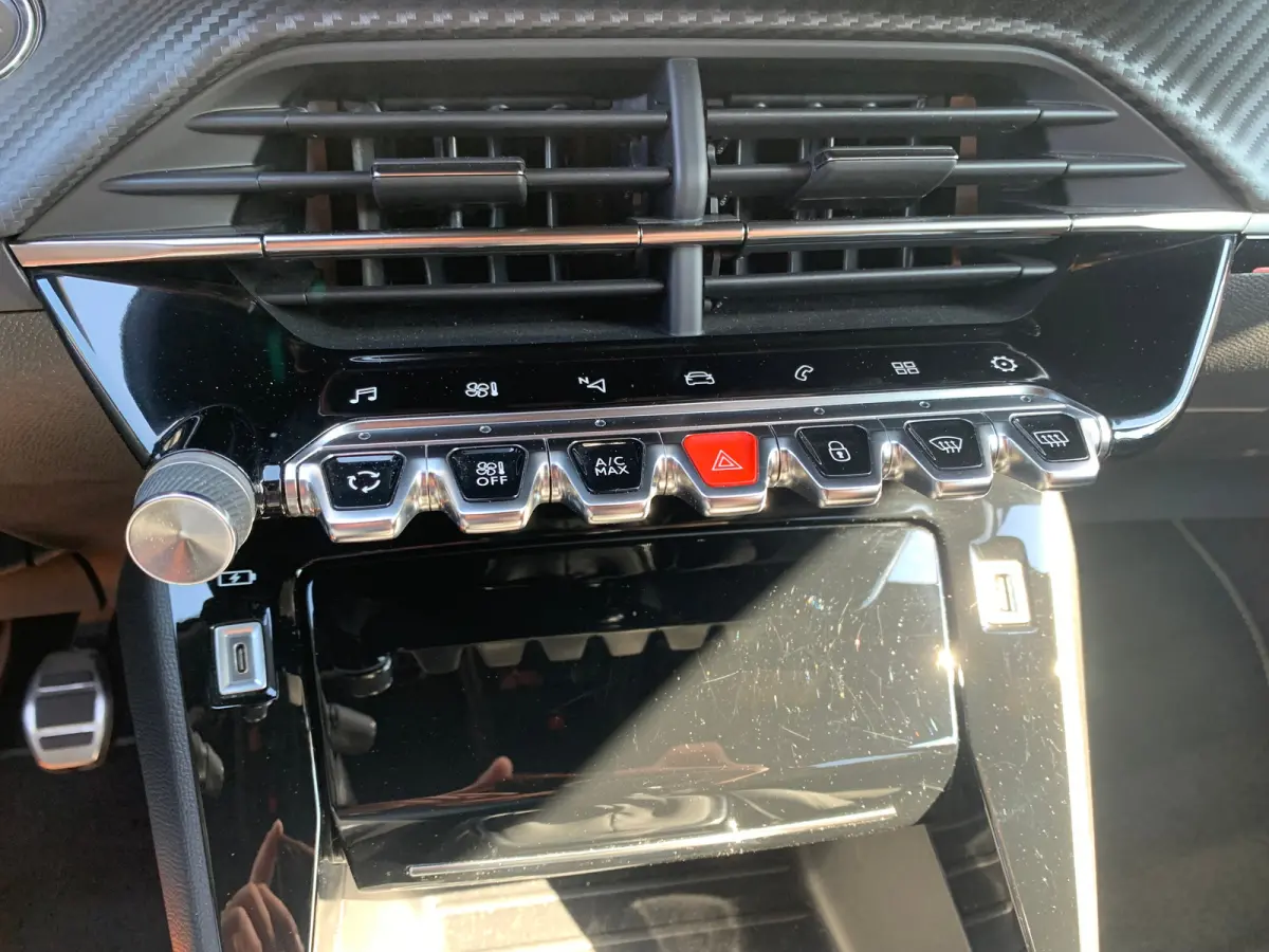 1.2 PureTech GT Pack Airco | Camera | Cruise Control | DAB | Keyless | LED | LMV 17" | Navi | PDC V&A |