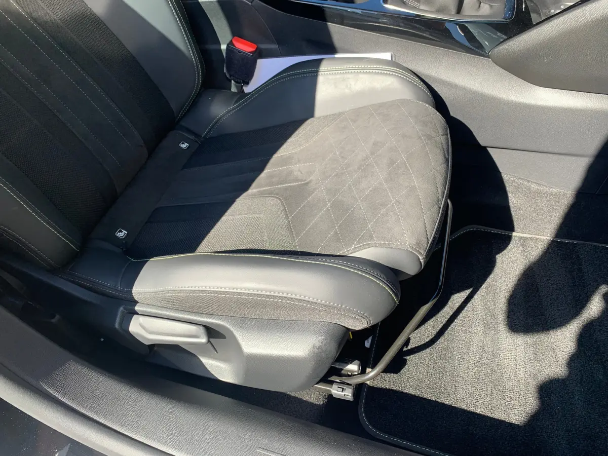 1.2 PureTech GT Pack Airco | Camera | Cruise Control | DAB | Keyless | LED | LMV 17" | Navi | PDC V&A |