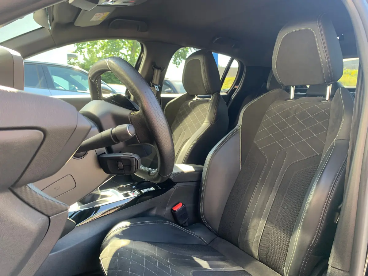 1.2 PureTech GT Pack Airco | Camera | Cruise Control | DAB | Keyless | LED | LMV 17" | Navi | PDC V&A |
