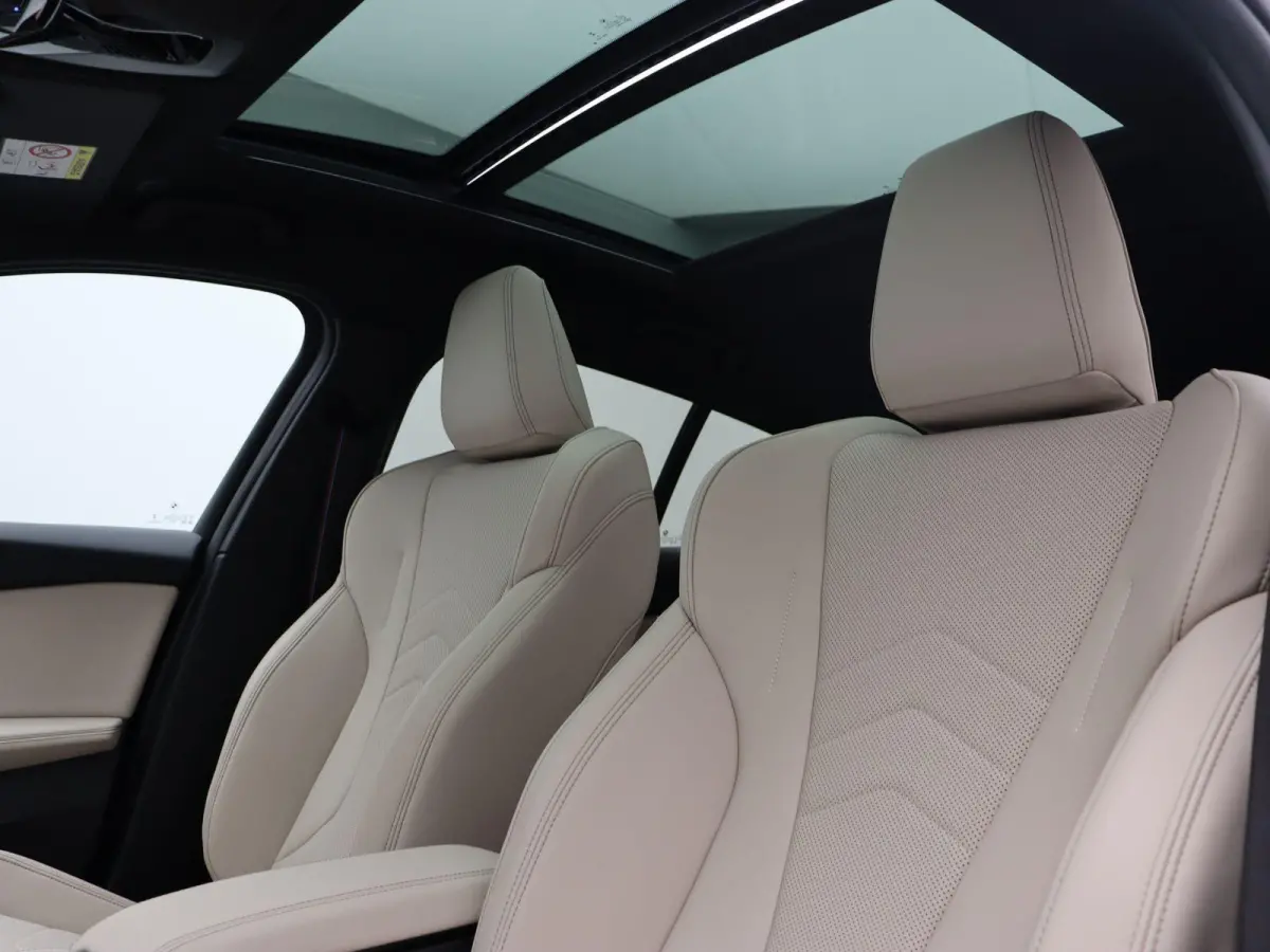 120 High Executive | M Sportpakket Pro | Innovation Pack