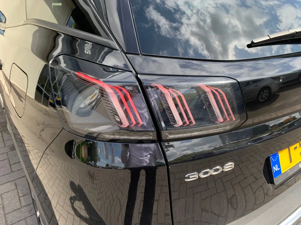 1.6 HYbrid 225 Allure Pack Business Airco | Camera | Cruise Adaptief | DAB | Keyless | LED | LMV 18" | Navi | PDC V&A | Stoelverwarming |