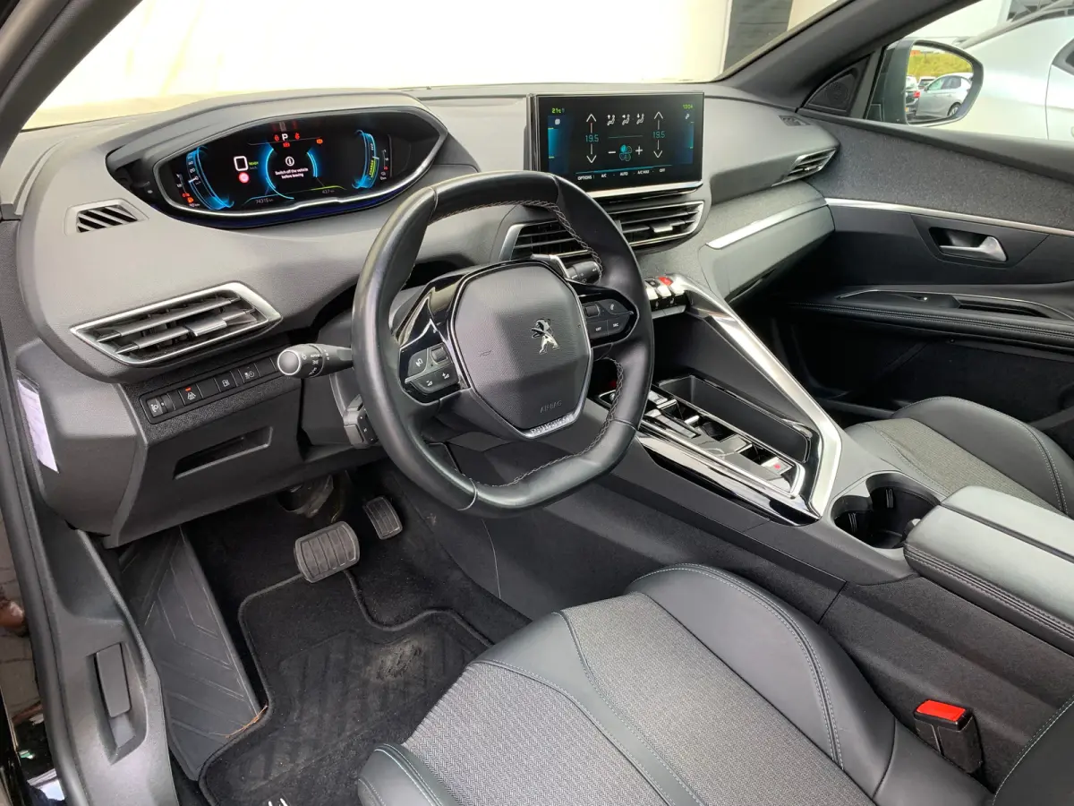 1.6 HYbrid 225 Allure Pack Business Airco | Camera | Cruise Adaptief | DAB | Keyless | LED | LMV 18" | Navi | PDC V&A | Stoelverwarming |