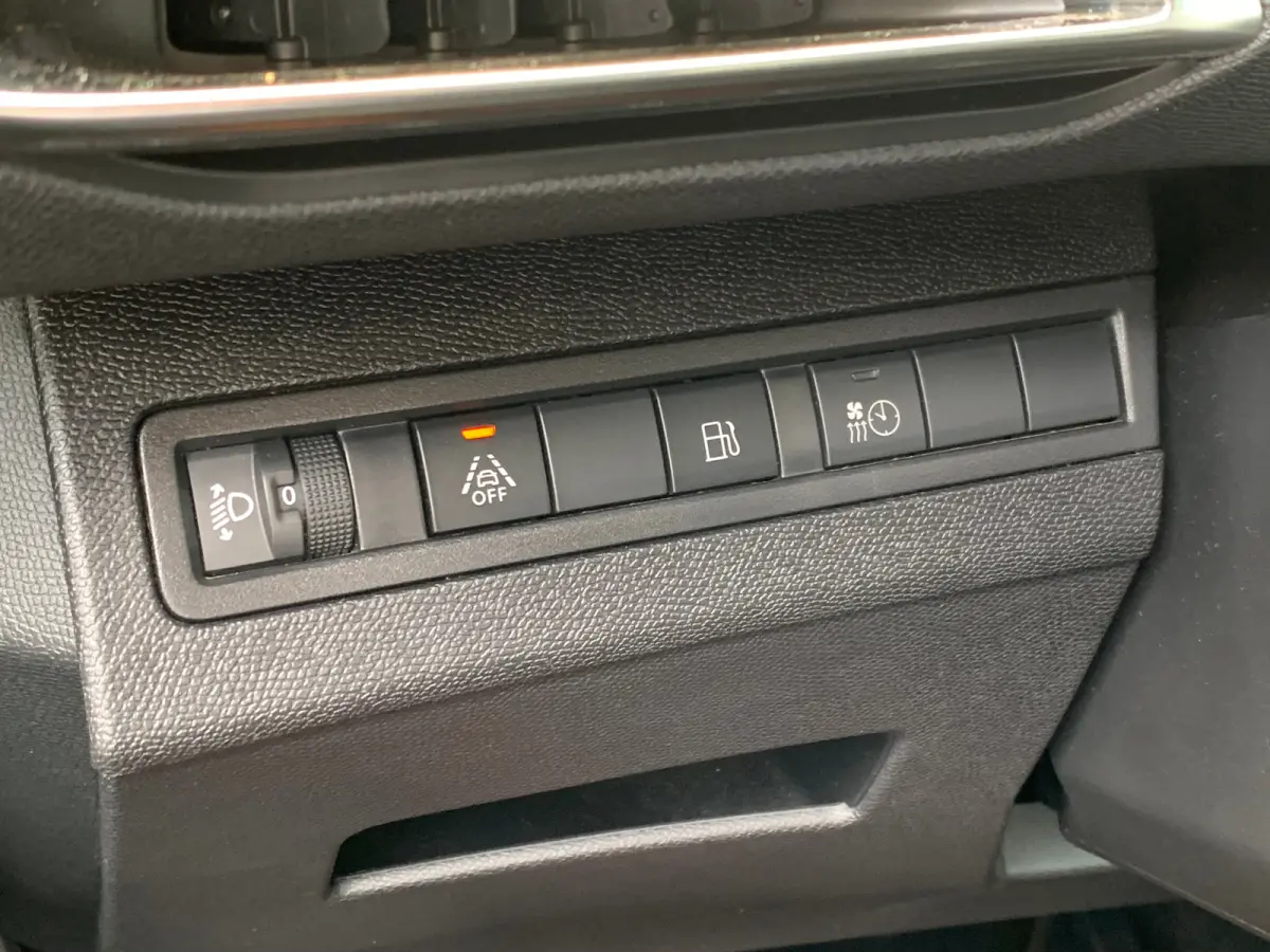 1.6 HYbrid 225 Allure Pack Business Airco | Camera | Cruise Adaptief | DAB | Keyless | LED | LMV 18" | Navi | PDC V&A | Stoelverwarming |
