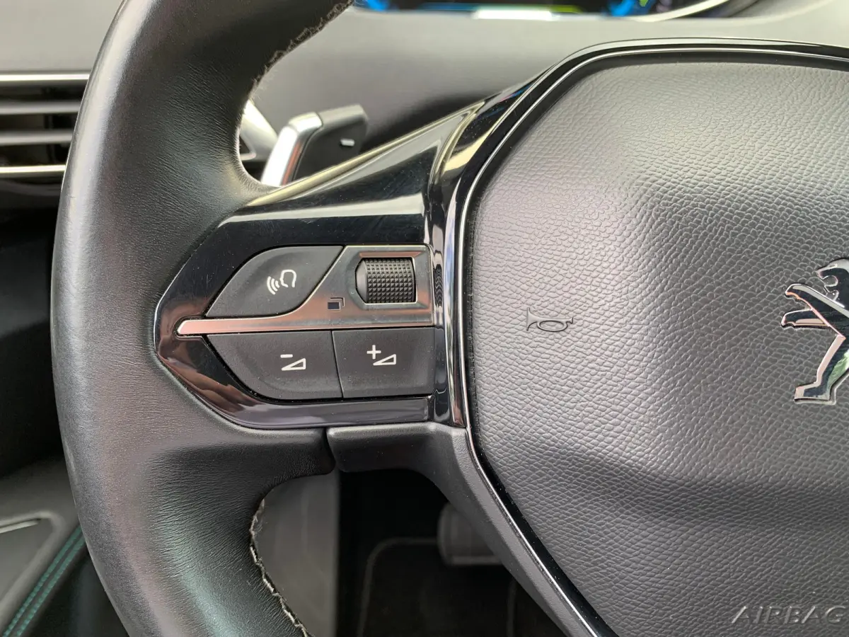 1.6 HYbrid 225 Allure Pack Business Airco | Camera | Cruise Adaptief | DAB | Keyless | LED | LMV 18" | Navi | PDC V&A | Stoelverwarming |