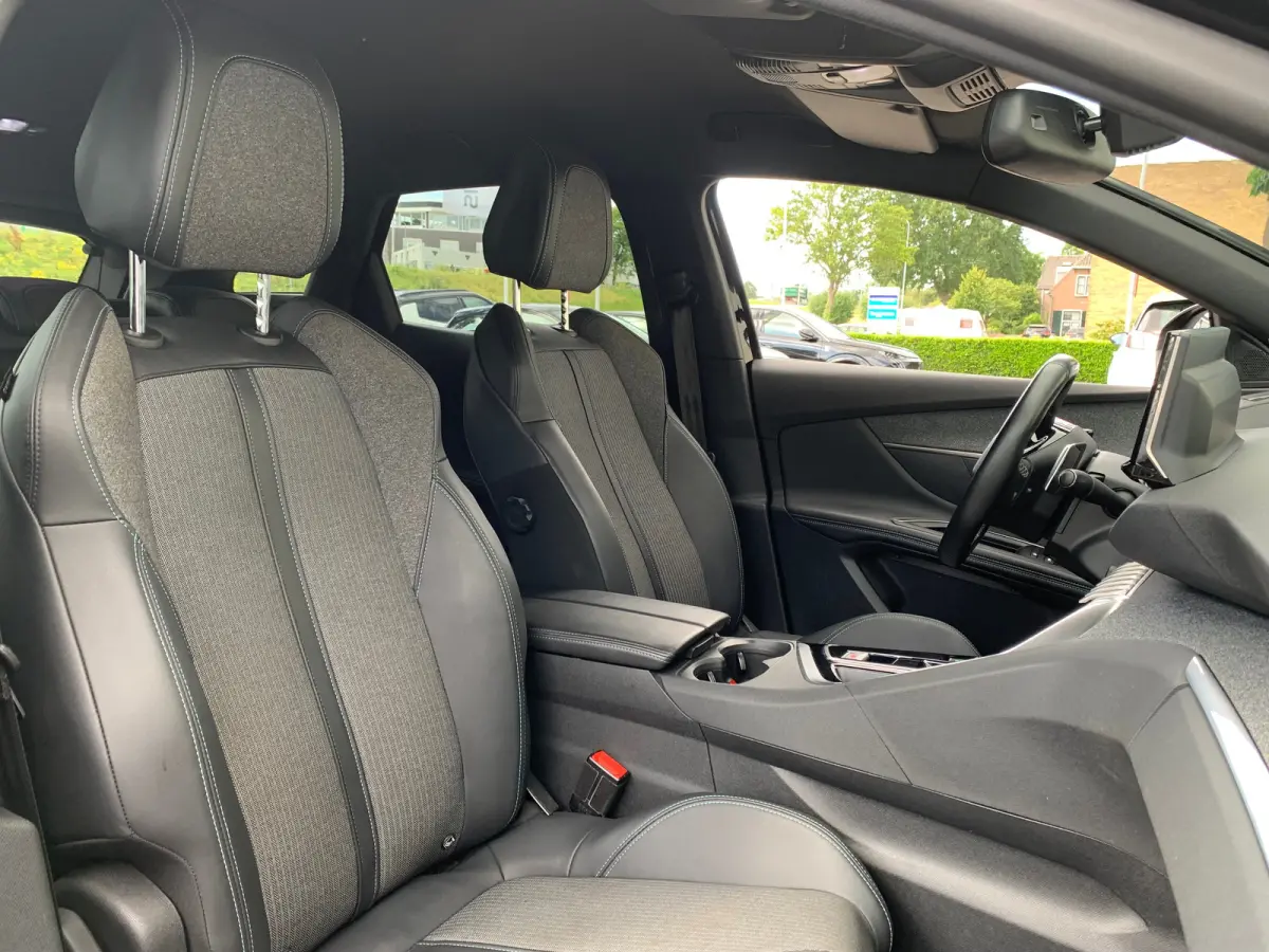 1.6 HYbrid 225 Allure Pack Business Airco | Camera | Cruise Adaptief | DAB | Keyless | LED | LMV 18" | Navi | PDC V&A | Stoelverwarming |