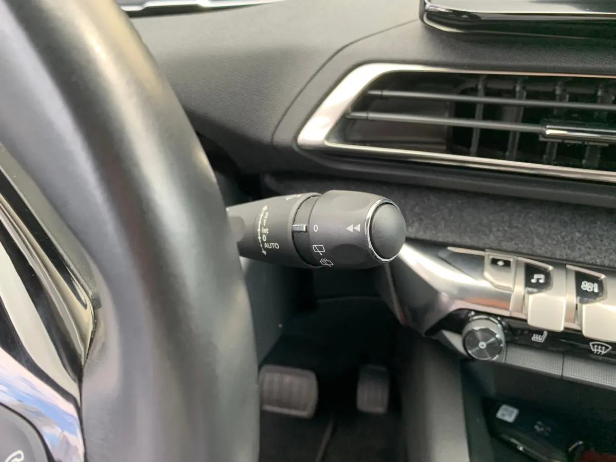 1.6 HYbrid 225 Allure Pack Business Airco | Camera | Cruise Adaptief | DAB | Keyless | LED | LMV 18" | Navi | PDC V&A | Stoelverwarming |
