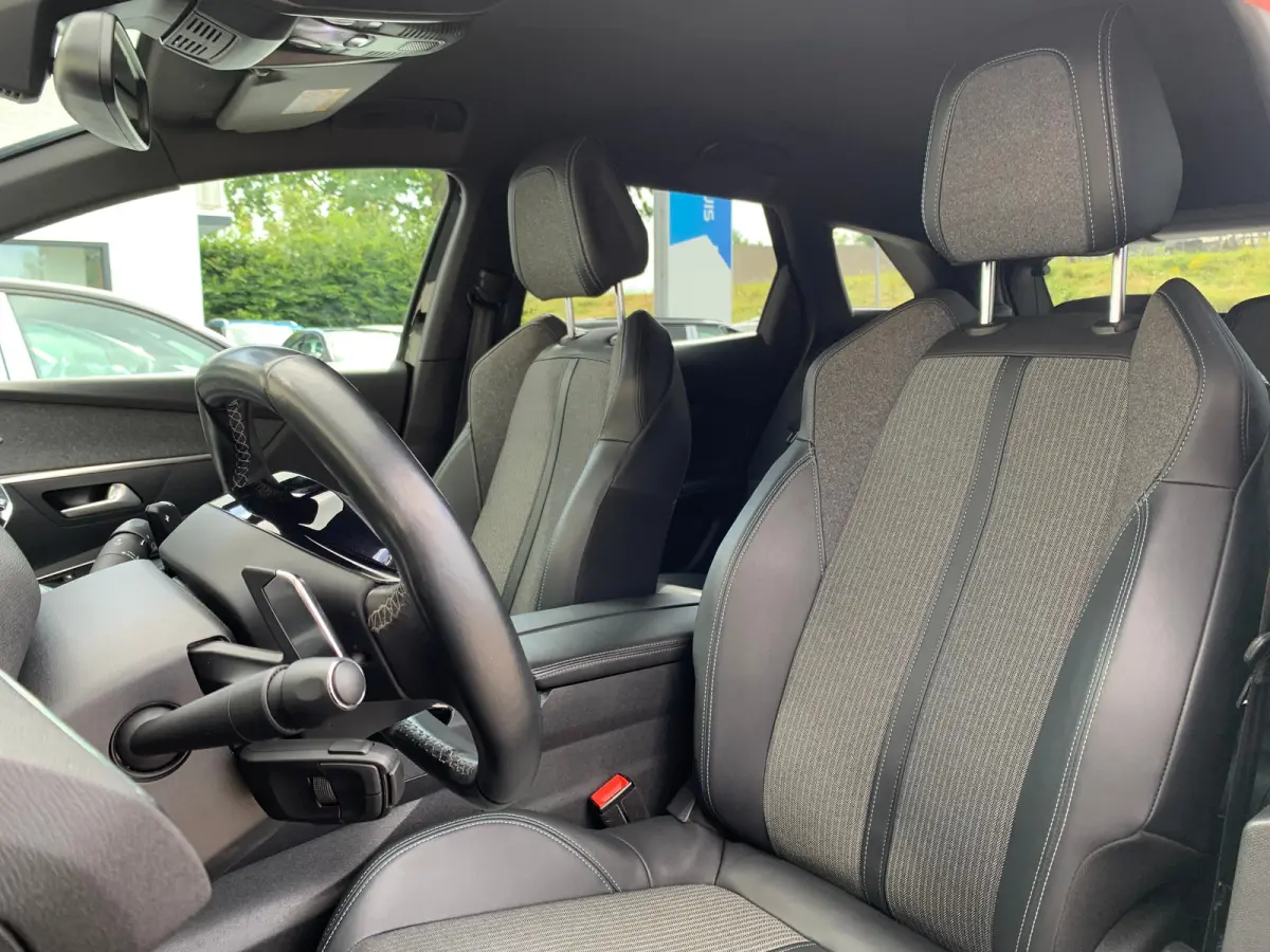 1.6 HYbrid 225 Allure Pack Business Airco | Camera | Cruise Adaptief | DAB | Keyless | LED | LMV 18" | Navi | PDC V&A | Stoelverwarming |