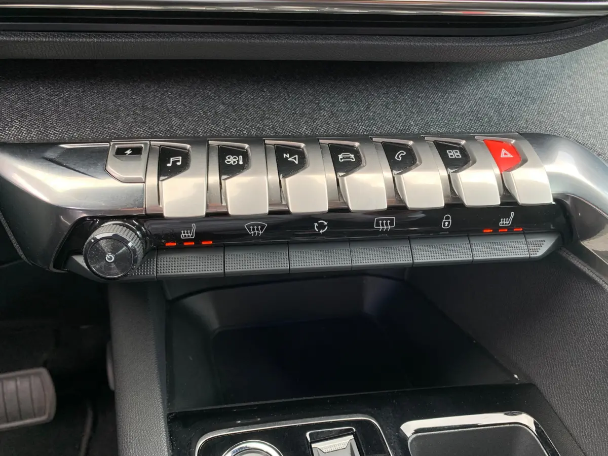 1.6 HYbrid 225 Allure Pack Business Airco | Camera | Cruise Adaptief | DAB | Keyless | LED | LMV 18" | Navi | PDC V&A | Stoelverwarming |