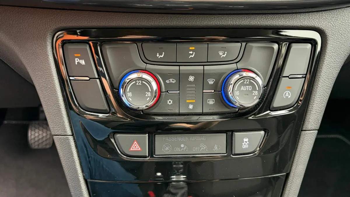 1.4 TURBO 140PK 120 JAAR EDITION+ / NAVI / CLIMA / LED / PDC / CAMERA / 18" LMV / BLUETOOTH / CRUISECONTROL  !!
