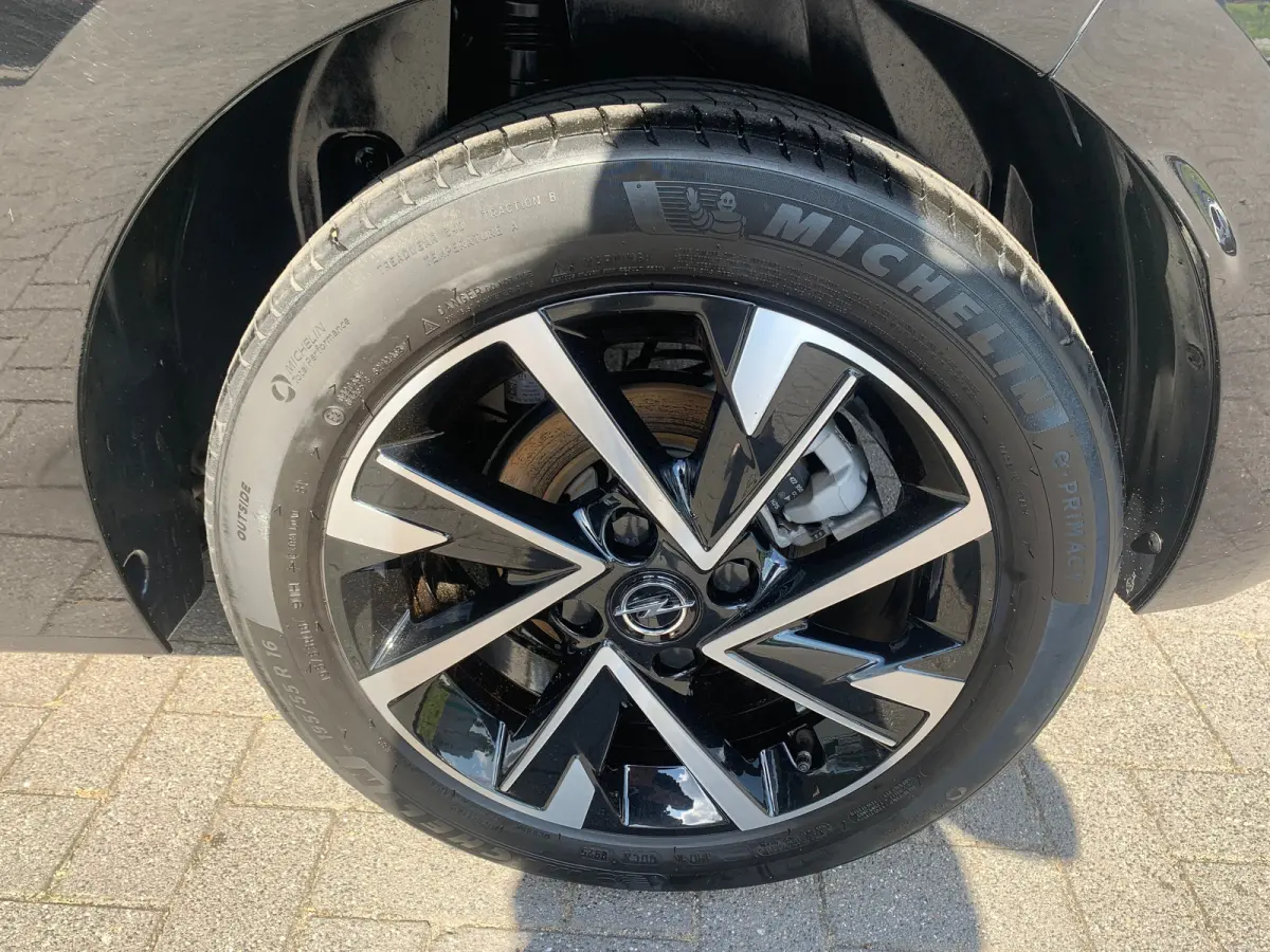 1.2 Turbo Hybrid GS Airco | Camera | Cruise Control | DAB | Keyless | LED | LMV 16" | Navi | PDC V&A |