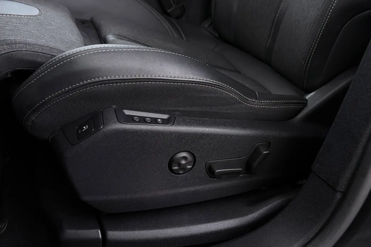 1.2 PureTech GT-Line 7p | Pano | Memory seats | CarPlay | Camera V+A | Dodehoekdet. |