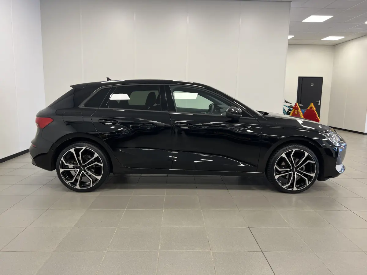 30 TFSI Advanced edition / Automaat / 19'' inch / Mild-Hybrid / Navi /