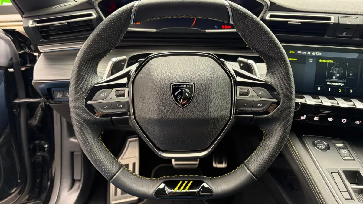 PSE 1.6 HYBRID 360PK SPORT ENGINEERED AUTOMAAT / NAVI / LEDER / CLIMA / PDC / 20" LMV / CAMERA / KEYLESS / I-COCKPIT / FULL-LED / PANO. DAK / ALCANTARA / AFN. TREKHAAK / WINTERPAKKET / FOCAL