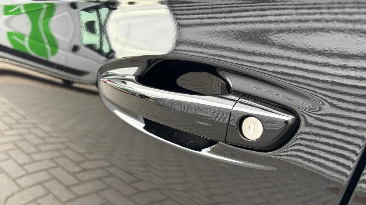 PSE 1.6 HYBRID 360PK SPORT ENGINEERED AUTOMAAT / NAVI / LEDER / CLIMA / PDC / 20" LMV / CAMERA / KEYLESS / I-COCKPIT / FULL-LED / PANO. DAK / ALCANTARA / AFN. TREKHAAK / WINTERPAKKET / FOCAL