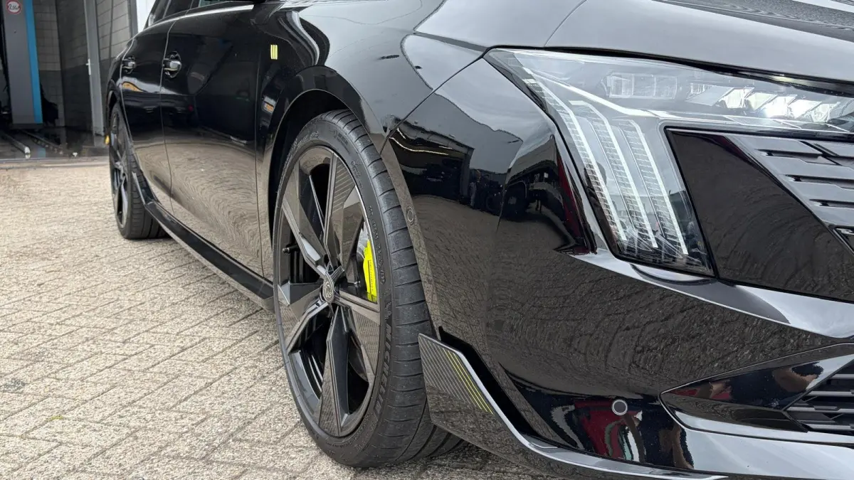 PSE 1.6 HYBRID 360PK SPORT ENGINEERED AUTOMAAT / NAVI / LEDER / CLIMA / PDC / 20" LMV / CAMERA / KEYLESS / I-COCKPIT / FULL-LED / PANO. DAK / ALCANTARA / AFN. TREKHAAK / WINTERPAKKET / FOCAL