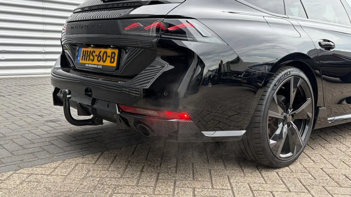 PSE 1.6 HYBRID 360PK SPORT ENGINEERED AUTOMAAT / NAVI / LEDER / CLIMA / PDC / 20" LMV / CAMERA / KEYLESS / I-COCKPIT / FULL-LED / PANO. DAK / ALCANTARA / AFN. TREKHAAK / WINTERPAKKET / FOCAL
