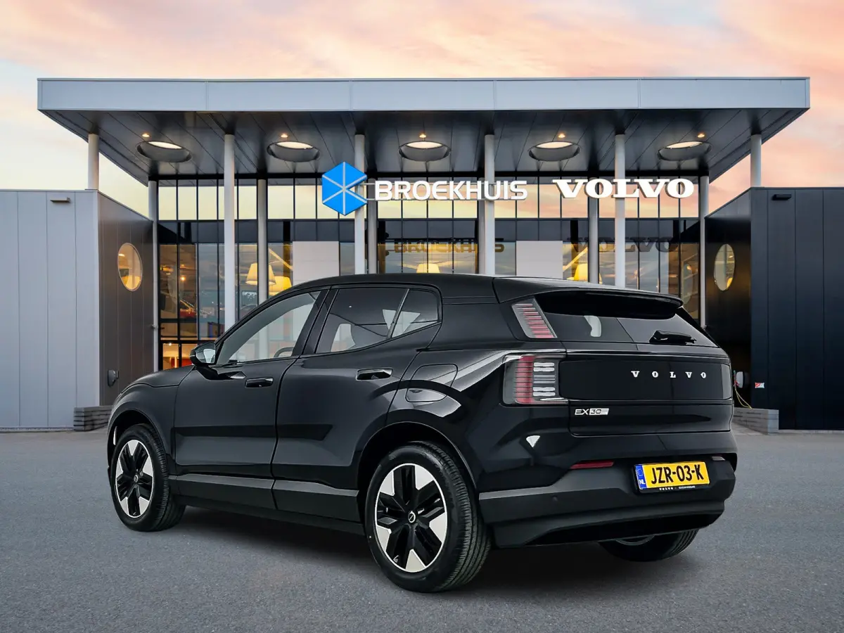 P5 Extended Range Core 69kWh | 18" | Stoel/Stuurverwarming | Warmtepomp | Getint Glas | Adaptieve Cruise | BLIS | Parkeercamera | Parkeerverwarming