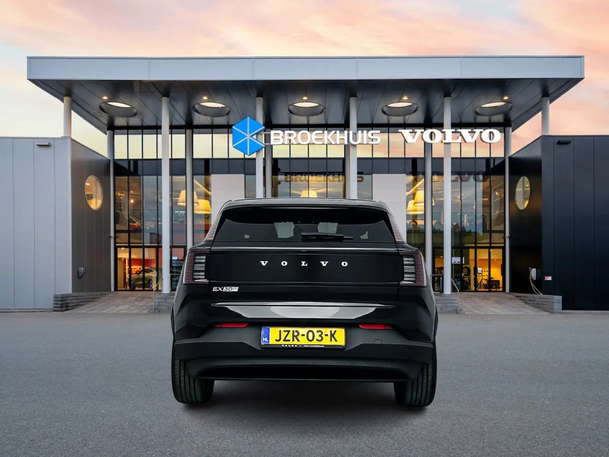 P5 Extended Range Core 69kWh | 18" | Stoel/Stuurverwarming | Warmtepomp | Getint Glas | Adaptieve Cruise | BLIS | Parkeercamera | Parkeerverwarming