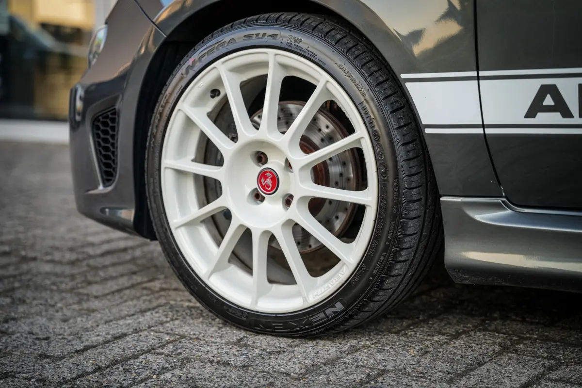595C 1.4 T-Jet Turismo 165pk | Leder | Clima | Uconnect | Metalic | PDC | Super gaaf! |