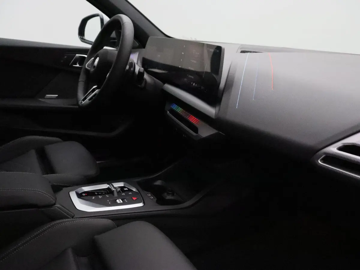 120 M Sportpakket | Glazen panoramadak | Comfort Access | Achteruitrijcamera | Elektrisch verwarmde voorstoelen | Driving Assistant Plus | Harman Kardon | 18''