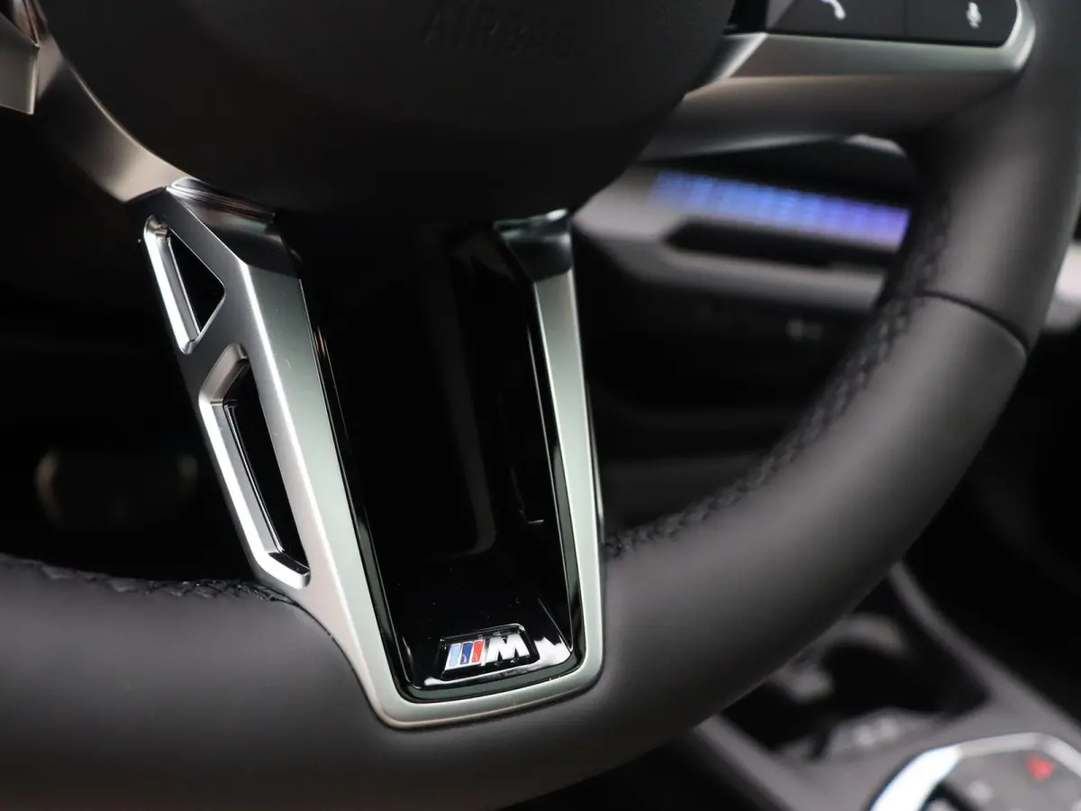 120 M Sportpakket | Glazen panoramadak | Comfort Access | Achteruitrijcamera | Elektrisch verwarmde voorstoelen | Driving Assistant Plus | Harman Kardon | 18''