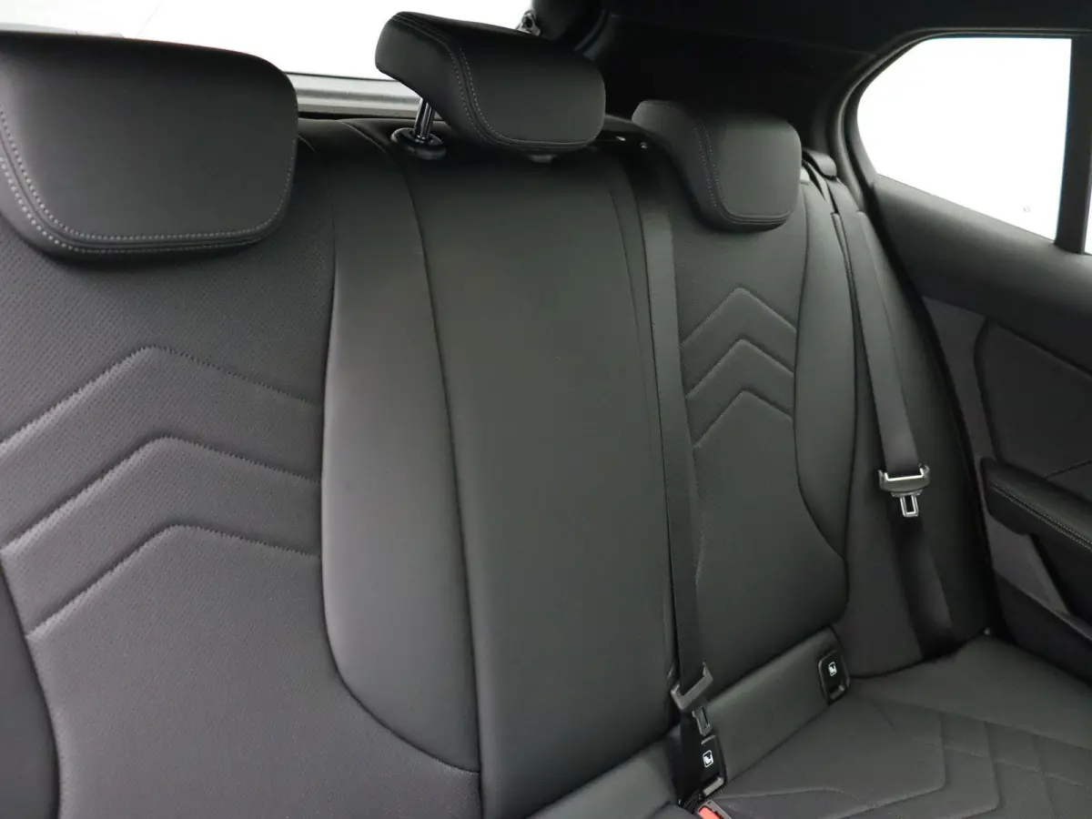 120 M Sportpakket | Glazen panoramadak | Comfort Access | Achteruitrijcamera | Elektrisch verwarmde voorstoelen | Driving Assistant Plus | Harman Kardon | 18''