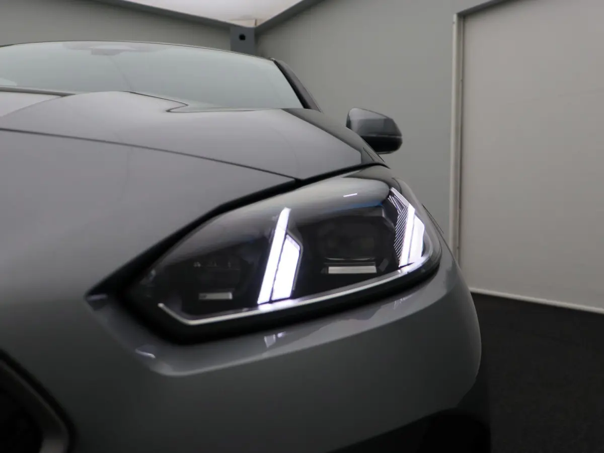 120 M Sportpakket | Glazen panoramadak | Comfort Access | Achteruitrijcamera | Elektrisch verwarmde voorstoelen | Driving Assistant Plus | Harman Kardon | 18''