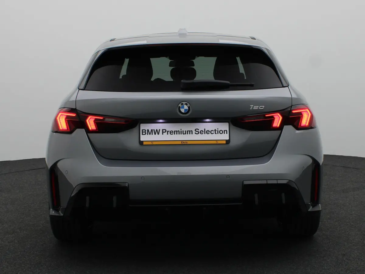 120 M Sportpakket | Glazen panoramadak | Comfort Access | Achteruitrijcamera | Elektrisch verwarmde voorstoelen | Driving Assistant Plus | Harman Kardon | 18''