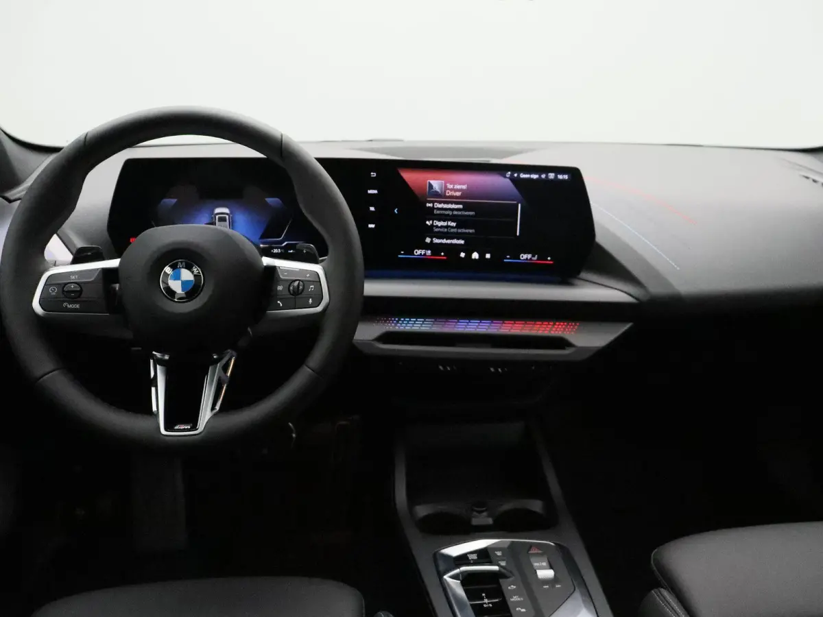 120 M Sportpakket | Glazen panoramadak | Comfort Access | Achteruitrijcamera | Elektrisch verwarmde voorstoelen | Driving Assistant Plus | Harman Kardon | 18''
